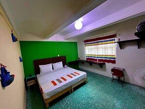 Tabla de planchar con plancha, Internet, ropa de cama