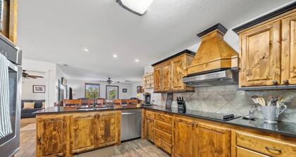 Host Your Event - 20 Acres - Hot Tub - ATV Trails