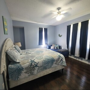 4 bedrooms, iron/ironing board, WiFi, bed sheets