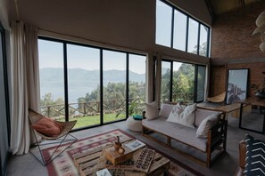 Living area - The Writer's Patch - Two bedroom house on lake Ruhondo (Musanze)