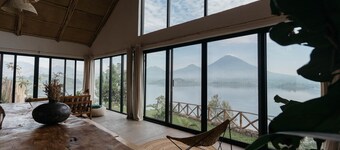 The Writer's Patch - Two bedroom house on lake  Ruhondo