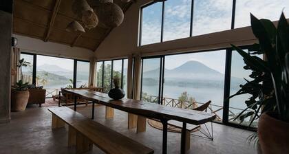 The Writer's Patch - Two bedroom house on lake Ruhondo