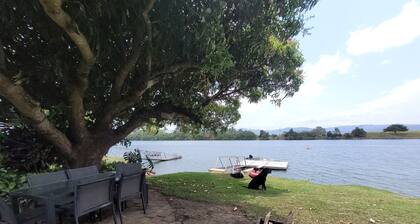 Tweed River Waterfront Cottage