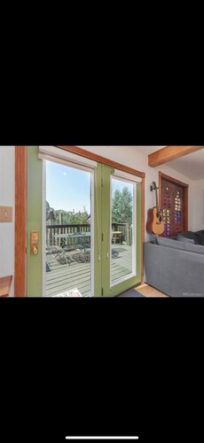 Azure Oasis - A Beautiful Apartment In Downtown Crestone 