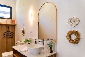 Family Villa, Private Bathroom, Pool View (Las Catalinas Villas) | Bathroom - Le MaGil Boutique Hotel (Tamarindo)