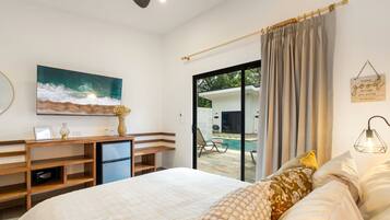 Deluxe Double Room, Private Bathroom, Pool View (Loni Kalea Cabina) | In-room safe, blackout curtains, soundproofing, iron/ironing board