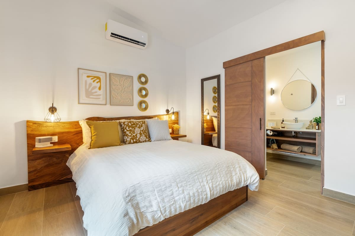 Deluxe Double Room, Private Bathroom, Pool View (Loni Kalea Cabina) | In-room safe, blackout curtains, soundproofing, iron/ironing board