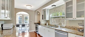 Pineapple Palace, 4 bedroom in historic Northwood