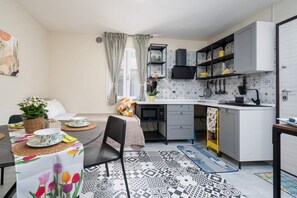 1 habitación, escritorio y acceso a internet 