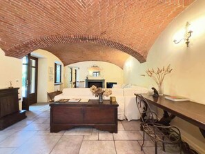 Villa | 6 bedrooms, Internet - Dimora il Pozzetto Elegant Villa With Garden (Magnano)