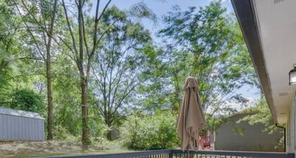 Stylish Athens Getaway Family & Pet Friendly