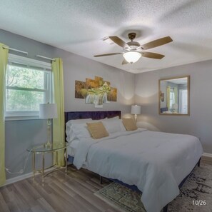 4 habitaciones, tabla de planchar con plancha, wifi y ropa de cama 