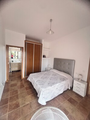 2 chambres, fer et planche Ă repasser, Wi-Fi, literie fournie