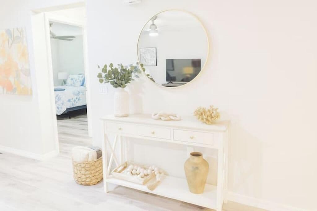 2 bedrooms, internet, bed sheets