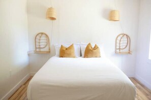 3 bedrooms, Internet, bed sheets - -Private Home on 50 acres - Cows & Pool Access- (Groveland)