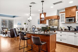 Fridge, microwave, oven, stovetop - Exciting Rockies 1BR Escape, Hot Tub, Pool & BBQ! (Canmore)