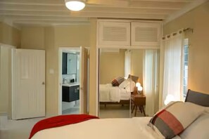 4 bedrooms, iron/ironing board, internet, bed sheets