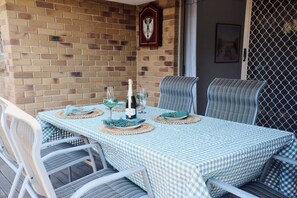 تناول الطعام بالخارج