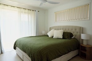 3 chambres, bureau, accès à Internet, literie fournie