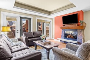 Télévision, cheminée