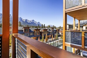 Property grounds - Serenity Awaits | Mountain Views (Canmore)