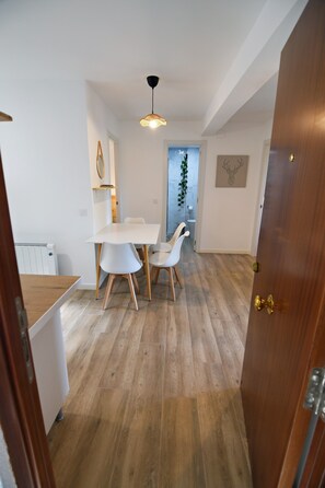 Dining - The Grand Lakeview Retreat (San Martín de Valdeiglesias)