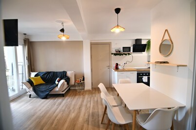 The Grand Lakeview Retreat