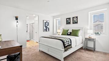 3 habitaciones, tabla de planchar con plancha, wifi y ropa de cama