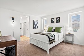 3 habitaciones, tabla de planchar con plancha, wifi y ropa de cama 