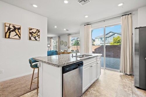 Family 3BD Home · 6 Beds · Peaceful Chino Stay