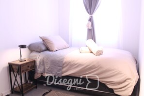 2 quartos, ferros/tábuas de passar roupa, acesso à internet