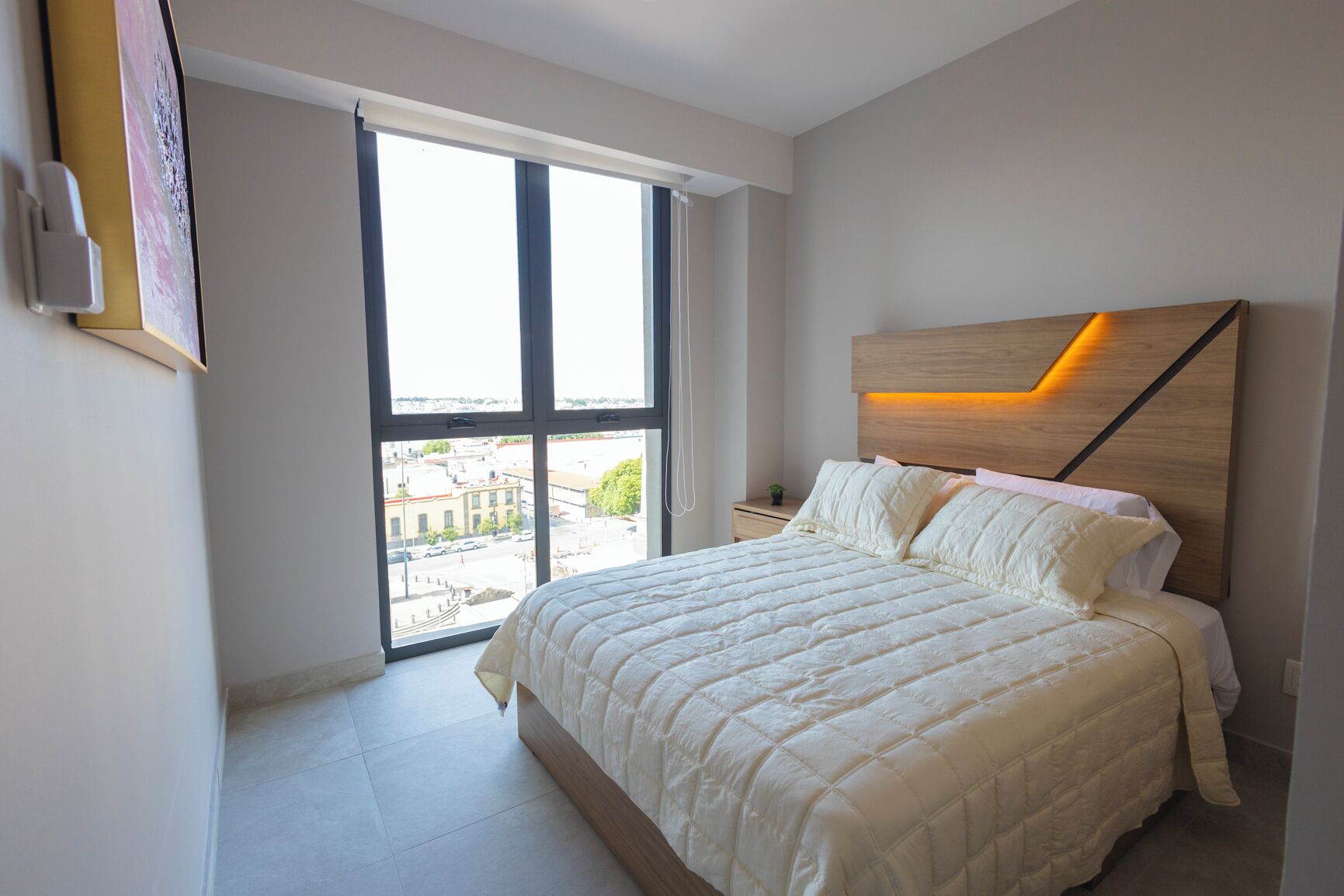 3 slaapkamers, een strijkplank/strijkijzer, wifi, beddengoed