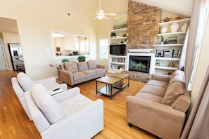 TV, books - OCEANFRONT, Priv Pool, Hot Tub -CP16, Sea You Soon (Corolla)