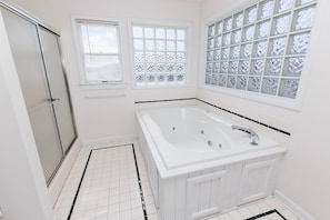 Shower, jetted bath, towels