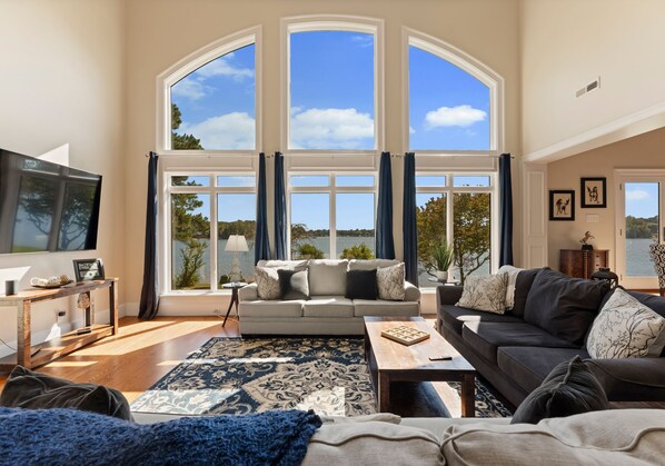 Smart TV, futbolito, tenis de mesa y oficina 