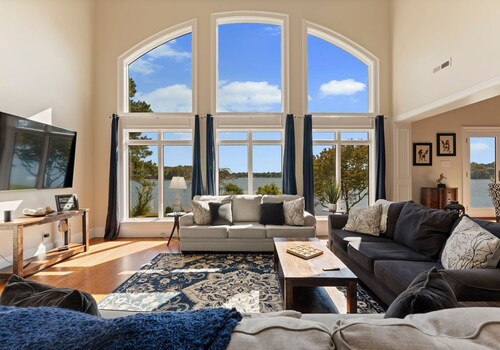 The Retreat at Morgan Bluff |Pool & Hot Tub| 8 bedrooms | Sleeps 20