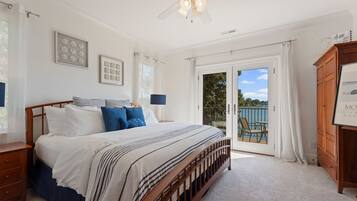 8 bedrooms, desk, iron/ironing board, free WiFi