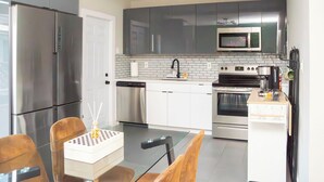 A modern kitchen with stainless steel appliances, a microwave, and a dishwasher. - Chic-Miami GoodVibesOnly – Mins to Brickell & Beaches (Miami)