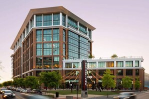 Exterior - Lovely River View - Walk to Downtown, has Garage and Balcony (Nashville)
