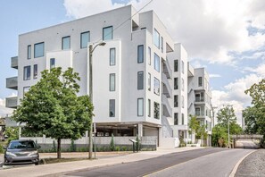 Exterior - Lovely River View - Walk to Downtown, has Garage and Balcony (Nashville)