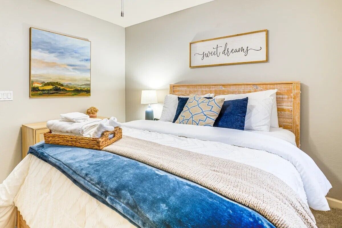 3 chambres, fer et planche à repasser, Wi-Fi, draps fournis