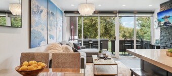 2BR Walk to Ski - Spa-like Bath