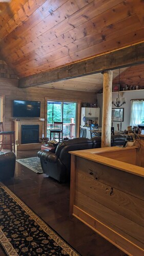 2-bedroom house that sleeps 6 in charming Elkins, WV