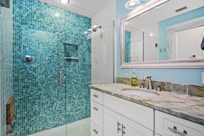 Douche, serviettes fournies