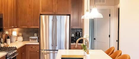 Fridge, oven, stovetop, dishwasher