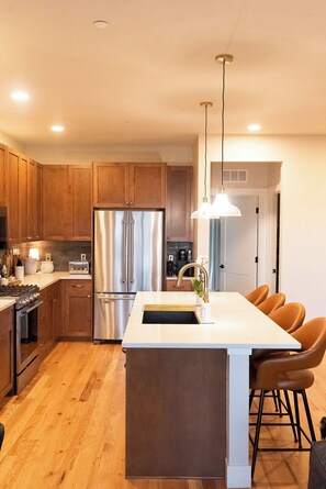 Kühlschrank, Ofen, Herdplatte, Geschirrspüler