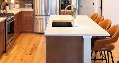 Brand New 4 bedroom luxury townhome, private hot tub, great views, 2 car garage