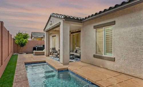 Verrado Views Retreat - Sleeps 12 + Pool