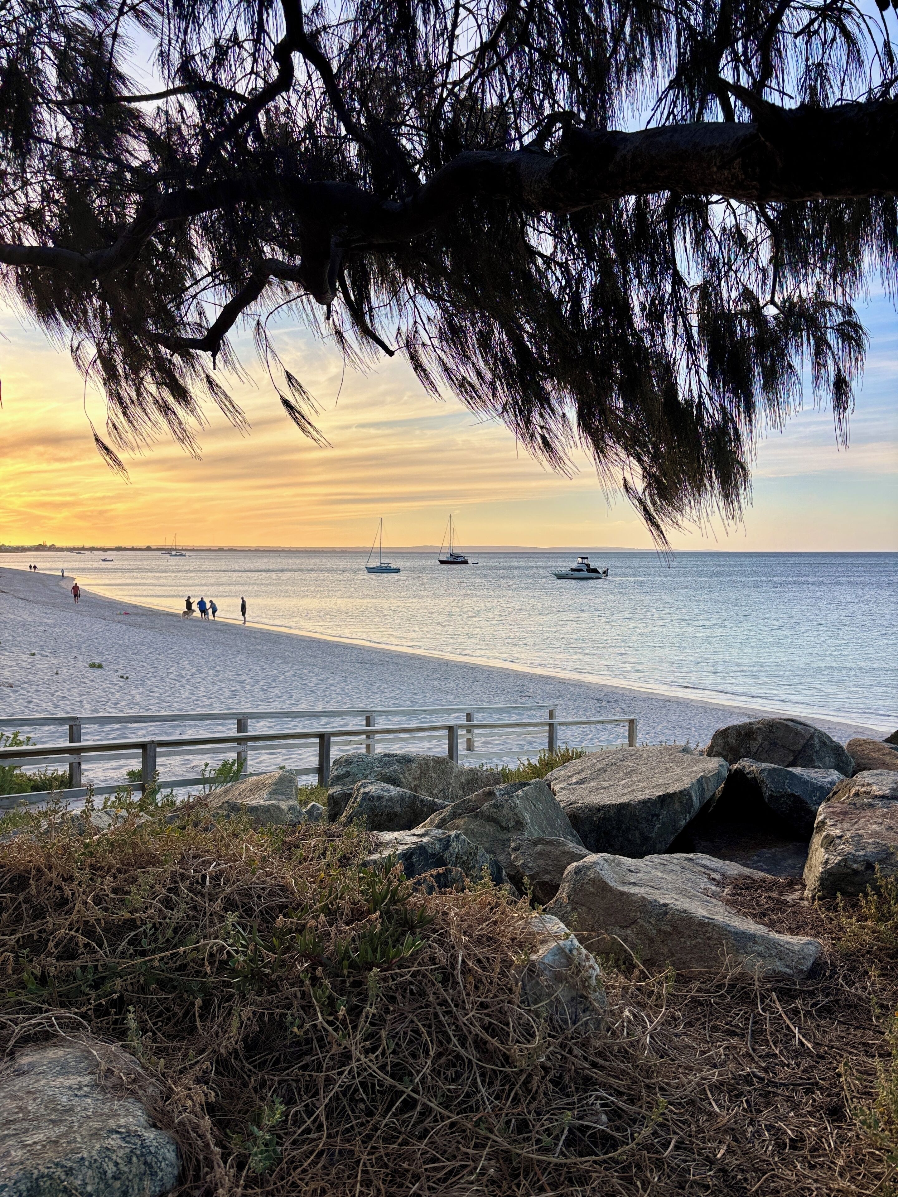 Beach nearby, sun-loungers, beach towels