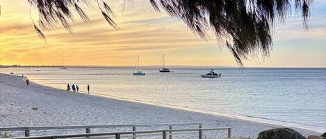 Beach nearby, sun-loungers, beach towels